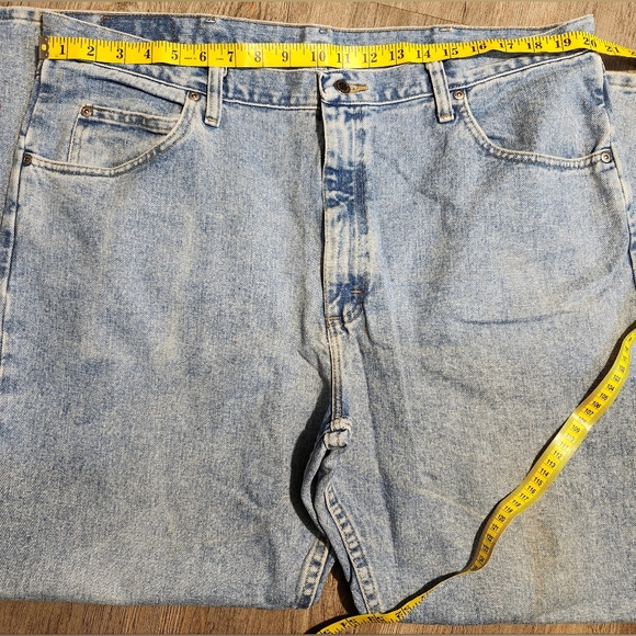 Wrangler Jeans Relaxed Fit Light Wash Denim Pants Classic Mens Size 40x30 - Picture 4 of 11